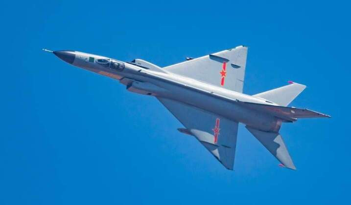 Loại máy bay đánh chặn cuối cùng là thuộc về Không quân Trung Quốc và cũng là loại máy bay đánh chặn có năng lực yếu nhất, đó là chiếc J-8 II Finback; đây là phiên bản nâng cấp của J-8, được phát triển từ thời chiến tranh Lạnh của Trung Quốc.