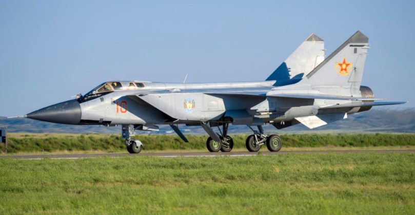 Một quốc gia thuộc Liên Xô là Kazakhstan, cũng được kế thừa số MiG-31 sau khi Liên Xô tan rã; hiện Không quân Kazakhstan đang sở hữu 32 chiếc MiG-31BM, được biên chế thành 2 phi đội; tạo thành trụ cột trên không của Không quân nước này.