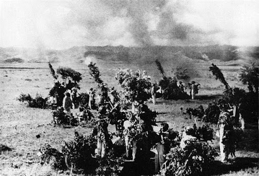 Cầu Hàm Rồng nằm ở một vị trí đặc biệt hiểm trở, xung quanh có nhiều điểm cao, thuận tiện cho chúng ta bố trí các trận địa hiểm hóc với chằng chịt lưới lửa ở nhiều hướng, nhiều tầng, cơ động đánh địch cả trên không và trên bộ...