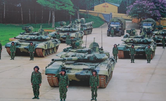 Xe tăng T-90S/SK là xe tăng thế hệ thứ 3+ và là mẫu xe tăng đầu tiên do Nga sản xuất kể từ khi Liên Xô sụp đổ. Nó sở hữu một sức mạnh vô cùng vượt trội như pháo nòng trơn 2A46M 125mm có thể bắn tên lửa chống tăng qua nòng, hệ thống giáp phản ứng nổ Kontakt-5, hệ thống phòng thủ chủ động Shtora-1M, các hệ thống quan sát tinh vi và hệ thống điều khiển hỏa lực hiện đại. T-90S/SK có thể được xem là mẫu xe tăng chiến đấu chủ lực mạnh bậc nhất khu vực Đông Nam Á hiện nay. 