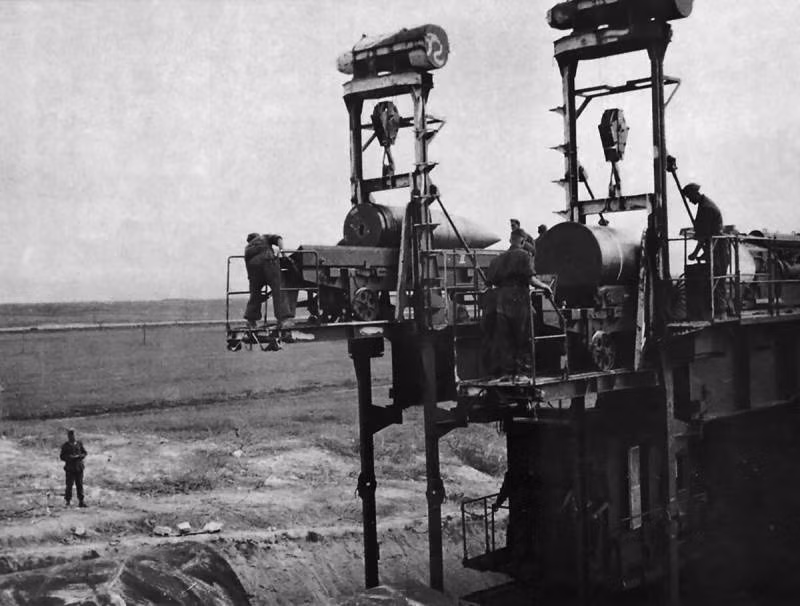 Đợt chiến đấu của Dora được thực hiện từ ngày 5 đến ngày 17/6/1942. Qua thống kê cho thấy, chỉ có 5 quả đạn xuyên bê tông trúng mục tiêu (xác xuất trúng đích bằng 10,4%); 7 quả đạn không nổ (chiếm 14,5%). 36 viên có độ lệch mục tiêu từ 140 đến 700 mét.