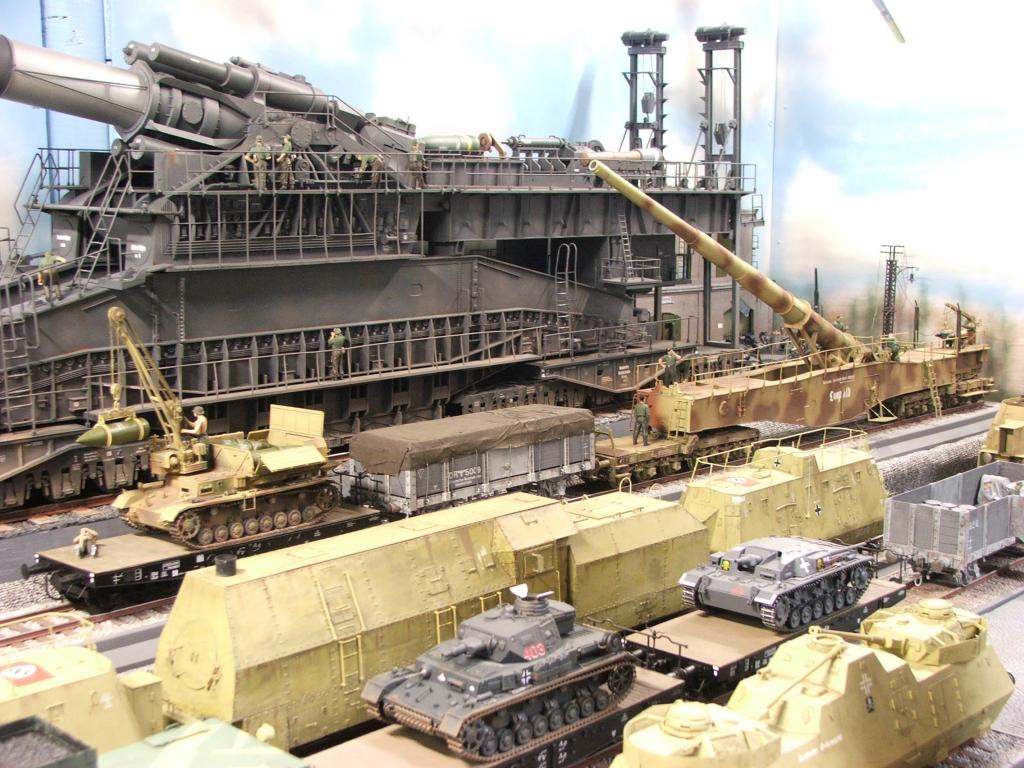 Chỉ riêng việc chuẩn bị vị trí bắn đã mất đến 3-6 tuần, riêng việc lắp đặt ray đường sắt mất khoảng ba ngày nữa. Việc lắp ráp pháo được thực hiện bằng cần trục đường sắt, với động cơ 1.000 mã lực. Đồng thời, các chuyên gia từ nhà máy Krupp, lên đến 20 kỹ sư dân sự, được đưa đến để lắp ráp siêu pháo.