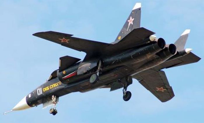 Sau chiến tranh lạnh, nền kinh tế Nga gặp rất nhiều khó khăn, do đó dự án phát triển Su-47 bị ngừng lại. Tuy nhiên nhiều ý tưởng thiết kế của Su-47, được sử dụng lại trong dự án phát triển tiêm kích thế hệ thứ 5 Sukhoi Su-57.