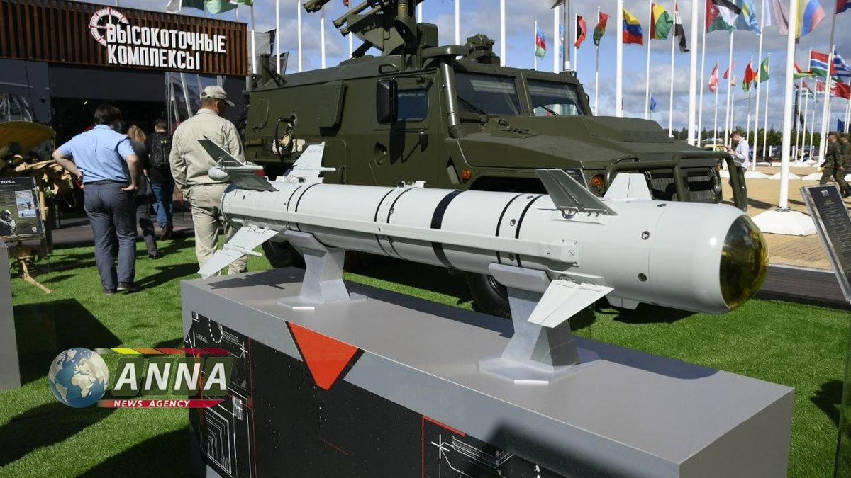 Cũng tại Army 2021, Văn phòng thiết kế Kolomna đã giới thiệu tên lửa đất đối không Izdeliye 305E, sử dụng đầu đạn phân mảnh nổ nặng 25kg. Izdeliye 305E được thiết kế để tương thích với trực thăng vũ trang Mi-28NM và Ka-52M mới nhất của Nga.