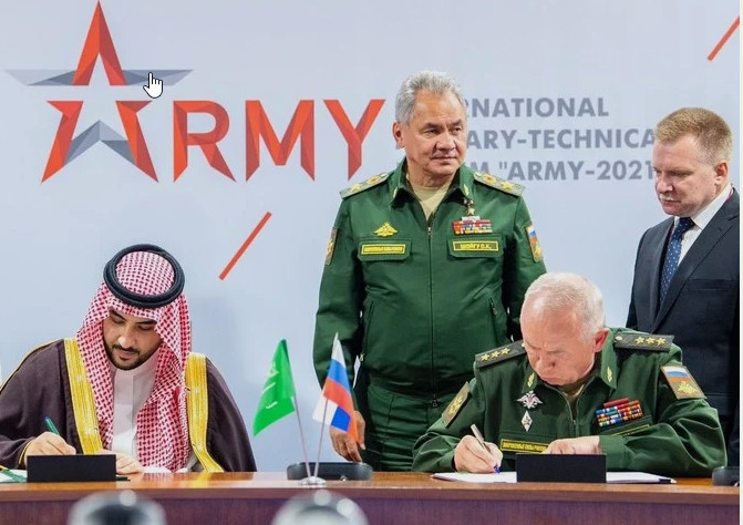 Gần đây, nhiều đồng minh của Mỹ ở khu vực Trung Đông, vùng Vịnh tỏ ra không mặn mà với vũ khí Mỹ giá cao, kèm theo các điều kiện ràng buộc, chuyển sang thảo luận, mua vũ khí Nga, phải kể đến như Thổ Nhĩ Kỳ, Arab Saudi, UAE, Jordan. Sự có mặt của Quốc vương Jordan và Hoàng tử Arab Saudi tại Army-2021 là một bằng chứng. Nguồn ảnh: Pinterest.