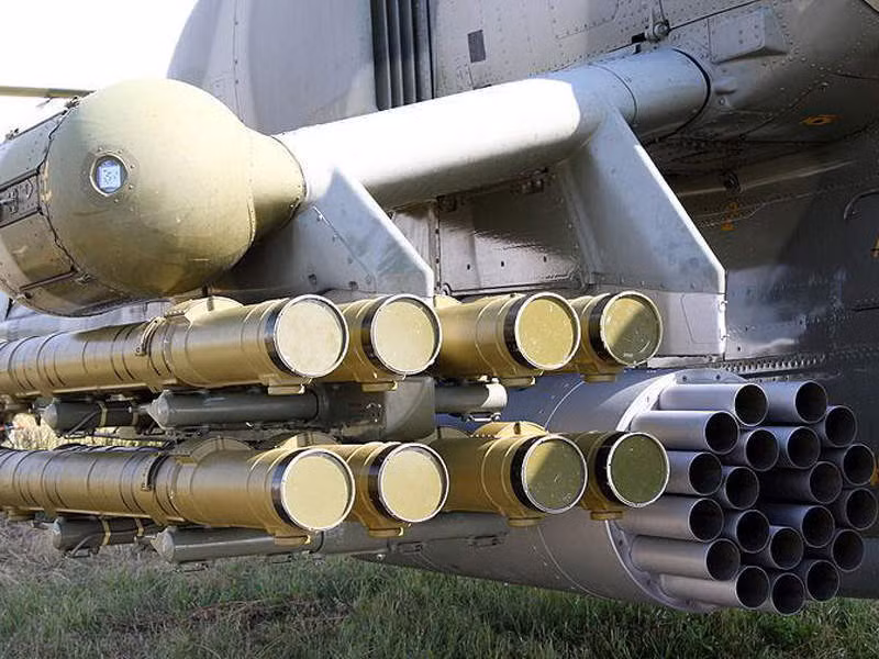 Tập đoàn Kalashnikov, một chi nhánh của tập đoàn quốc phòng khổng lồ Rostec của Nga, đã giới thiệu tên lửa dẫn đường S-8L, một loại tên lửa được trang bị đầu đạn dẫn đường bán chủ động, có thể được sử dụng bởi nhiều phương tiện bay khác nhau, bao gồm tất cả các loại trực thăng hoặc máy bay, cũng như UAV. 