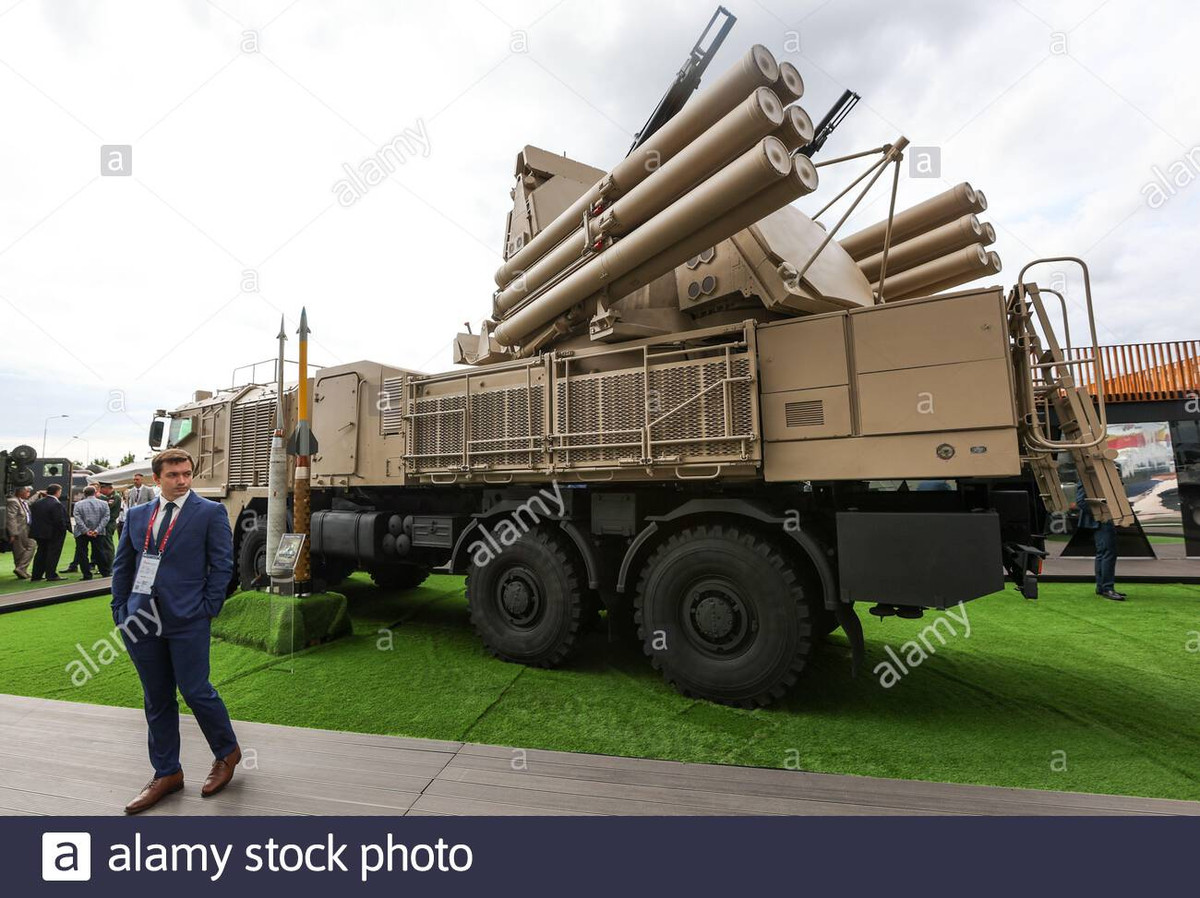 Hiện Nga là quốc gia đứng thứ 2 sau Mỹ, về giá trị sản lượng xuất khẩu vũ khí toàn cầu. Khách hàng của vũ khí, thiết bị quân sự Nga chủ yếu ở các nước châu Á, châu Phi, Trung Đông bao gồm Trung Quốc, Ấn Độ, Indonesia, Ai Cập, Algeria, Việt Nam, Syria, Iraq, Iran, Libya, Venezuela.