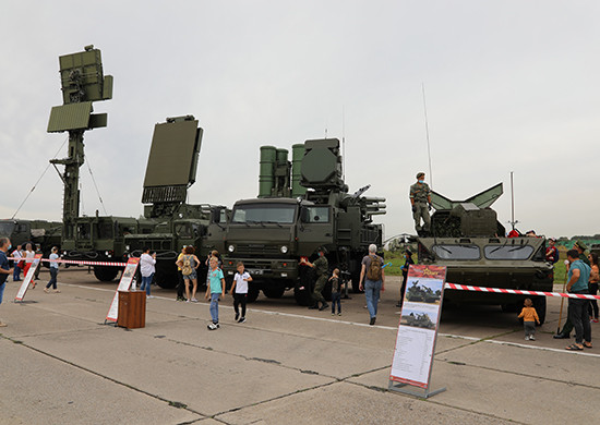 Tại Army-2021, các chuyên gia quân sự, công nghiệp quốc phòng các nước quan tâm nhiều đến hệ thống tên lửa phòng không Nga như S-400, S-350 và “cơn sốt” lại là tổ hợp tầm trung S-350E, Buk-M3.
