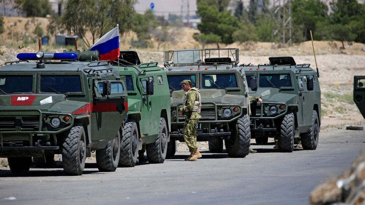 Những phương tiện vận tải binh lính và vật tư đã có những thay đổi. Bộ Quốc phòng Nga đã chú ý đến những điều, mà trước kia được coi là "nhỏ nhặt". Hiện nay sự hỗ trợ về vật chất và kỹ thuật, hoàn toàn đáp ứng yêu cầu của chiến tranh thế kỷ XXI. Do đó, Nga không chỉ mua vũ khí, mà còn tăng cường các bệnh viện dã chiến, thiết bị bảo đảm hậu cần ăn uống cho quân nhân.