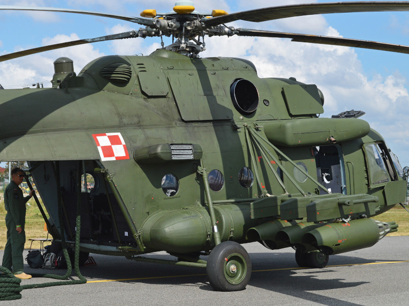 Cabin của trực thăng có diện tích sàn 12,5m² và không gian hiệu dụng là 23m³. Cửa ra ở phía sau cho phép binh sĩ và hàng hóa ra vào nhanh chóng. Máy bay trực thăng có thể được trang bị cửa trượt bên phải, thiết bị nhảy dù và thả dù, đèn rọi và hệ thống nổi khẩn cấp.