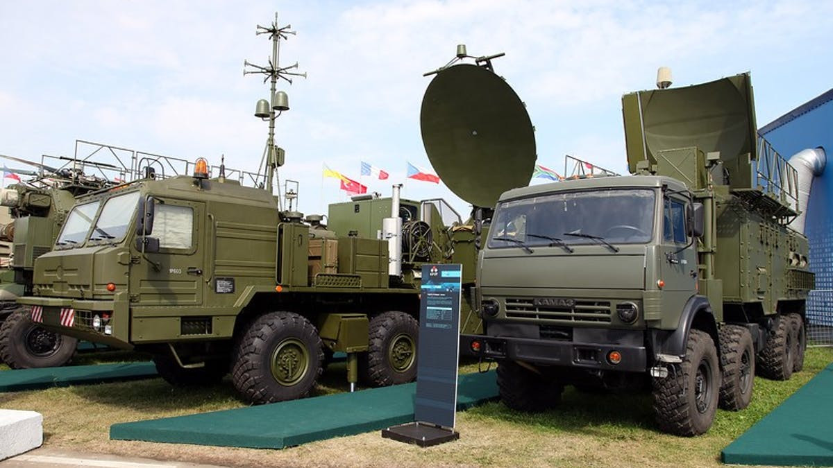 Theo ghi nhận, Nga đã triển khai tại Syria các tổ hợp Moskva-4, Borisoglebsk-2, Svet-KU, Rtut-BM, Infauna, Rephesia, Avtobaza-M... Nga thậm chí không cho phép đối phương nhìn thấy quá trình cất cánh và hạ cánh của máy bay, cũng như các vụ phóng tên lửa của họ.