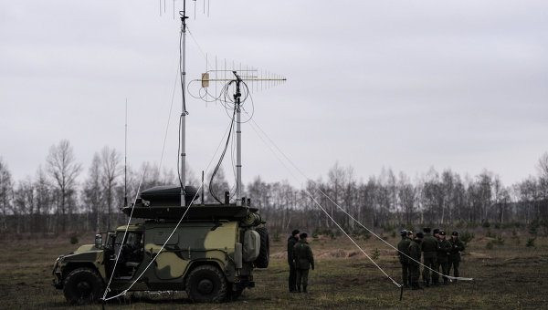 Theo báo cáo của CSBA, lực lượng không quân và hải quân của Nga không chỉ được chuẩn bị tốt cho chiến tranh điện từ (EW), mà họ còn có những thành tựu về chống chế áp điện tử của đối phương EMS. Tuy nhiên EMS của Nga đã đạt được ít tiến bộ hơn, không như lãnh đạo quân sự Nga mong muốn.