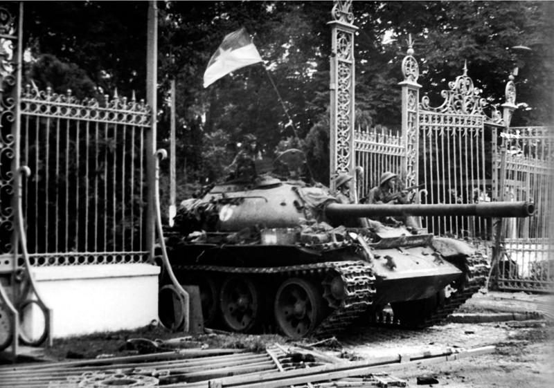 Và chỉ trong một thời gian ngắn sau đó, các đơn vị quân ta đã thần tốc, tiến thẳng về sào huyệt cuối cùng của kẻ địch, đập tan những hi vọng cuối cùng của kẻ địch, giải phóng hoàn toàn miền Nam, thống nhất nước nhà. Nguồn ảnh: TL. 