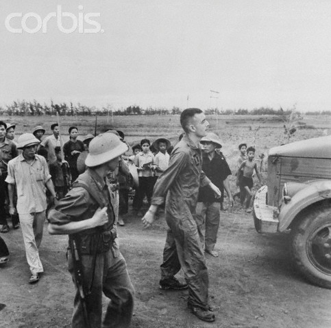 Khi được hỏi cung, tên đại tá cố vấn Mỹ đã khai rằng, y được cử đến phòng tuyến Ninh Thuận từ tháng 4. Mỗi ngày, y phải báo cáo về Sài Gòn một lần về tình hình Quân khu 3. Y đã từng ở miền Nam, nhiều năm nên rất thông thạo tiếng Việt. 