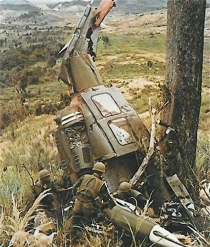 Chiến sĩ Tạ Duy Sản (quê Hoà Bình) sử dụng DShK đã hạ 4 máy bay Mỹ trong 3 ngày 15, 16, 17/7/1968, trung đội của anh đóng chốt tại sân bay Khe Sanh đã hạ tới 7 máy bay CH-47, trong đó, chiến sĩ Tạ Duy Sản tự mình bắn hạ 1 chiếc.