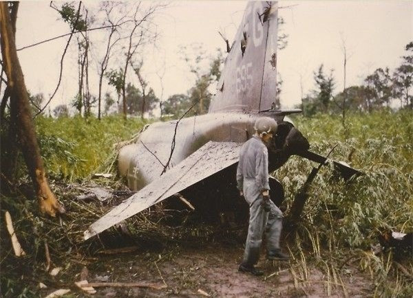 Ngày 30/7/1970, tại khu vực núi Cô Pung, tây Thừa Thiên Huế, khẩu đội súng máy 12,7mm, thuộc sư đoàn 324, xạ thủ Đặng Thọ Truật đã tổ chức phục kích trực thăng Mỹ đổ quân. Trong khoảng 30 phút, với 125 viên đạn, Đặng Thọ Truật đã bắn rơi tại chỗ 13 trực thăng, bắn hỏng 11 chiếc khác.