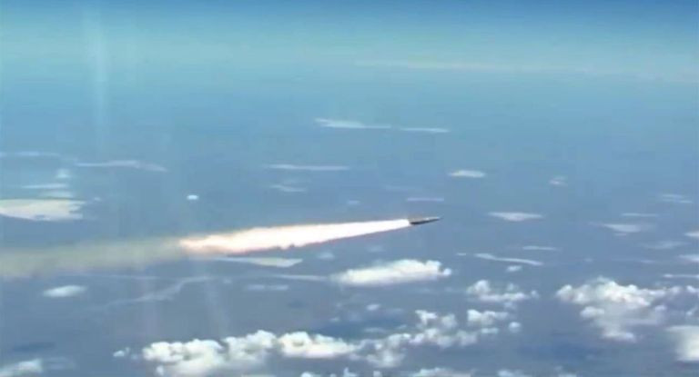 Ngay cả khi không được trang bị đầu đạn hạt nhân, tên lửa Kinzhal vẫn có những lợi thế khổng lồ nhờ tốc độ cao, khiến các hệ thống phòng thủ hiện đại cũng khó lòng đánh chặn.