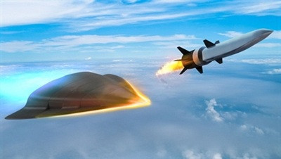 Nguyên mẫu của Kinzhal là tên lửa đất đối đất của tổ hợp chiến thuật-chiến dịch trên bộ Iskander. Tầm bắn của tên lửa này chỉ là 400km, ngay cả khi khối lượng của đầu đạn được giảm bớt thì nó cũng khó lòng đạt tới mức 480km.