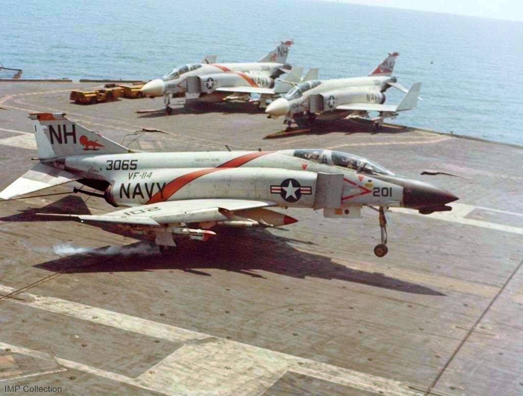 Một giải pháp thay thế đơn giản F-14, là giữ lại F-4E Phantom trong vai trò đánh chặn và chiếm ưu thế trên không. F-4 là quá đủ cho các nhiệm vụ như vậy, mặc dù nó thiếu tầm hoạt động và khả năng đánh chặn từ xa như F-14.