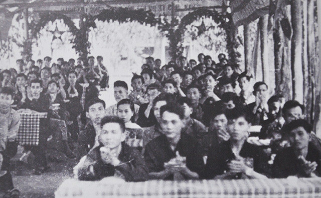 Về phía ta, Bộ Chính trị và Quân ủy Trung ương quyết định tiếp tục đẩy mạnh tiến công quân sự, kết hợp chặt chẽ với đấu tranh chính trị, nhanh chóng thực hiện những đòn đánh tiêu diệt lớn hơn, kiên quyết đánh bại chiến lược “chiến tranh đặc biệt”. Trung ương Cục Quân Ủy và Bộ Chỉ huy Miền quyết định mở đợt tiến công Xuân - Hè 1965.