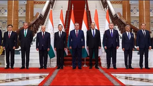 Điều quan trọng là các nước lớn như Mỹ và Nga cần có sự hợp tác trong các vấn đề Afghanistan; đây cũng là một tia hy vọng vẫn còn tồn tại trong tình hình đáng thất vọng hiện nay ở Afghanistan.