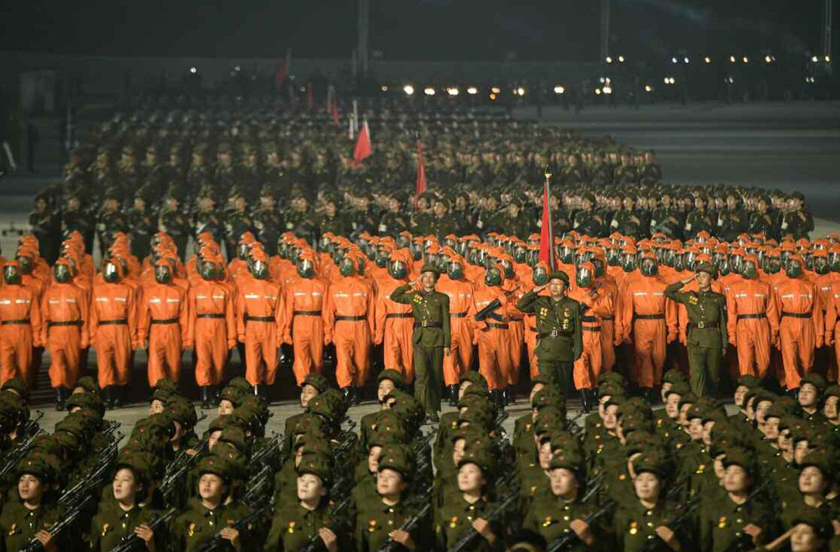 Vụ thử diễn ra ngay sau lễ kỷ niệm quốc khánh ở Triều Tiên vào ngày 9/9 và có khả năng các cuộc thử nghiệm vũ khí tiếp theo sẽ diễn ra trong những tháng tới, bao gồm tên lửa đạn đạo chiến lược, một loại vũ khí chưa được thử nghiệm kể từ tháng 11 năm 2017. Nguồn ảnh: KCNA.