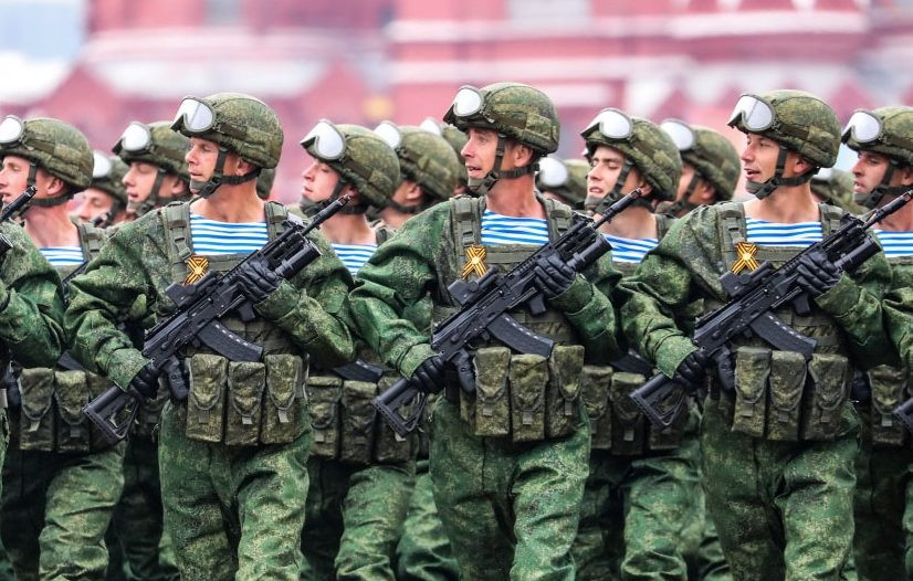 Hiện tại, việc sắp xếp lại các đơn vị trong quân đội Nga đang được thực hiện, để nâng cao hiệu suất chiến đấu. Súng trường tấn công AK-12 sẽ được bàn giao ưu tiên cho các đơn vị trinh sát, tấn công đường không và lực lượng đặc biệt, sau đó sẽ trang bị đại trà cho các đơn vị bộ binh trong toàn quân đội.