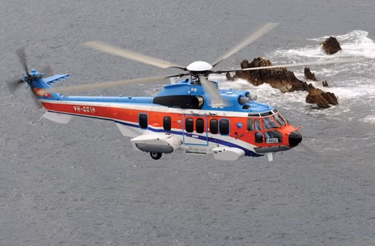 Tiếp theo là trực thăng EC-225LP, hai chiếc EC-225LP được Quân chủng Hải quân tiếp nhận từ Tổng Công ty trực thăng Việt Nam (VNH) - Binh đoàn 18 từ ngày 25/12/2011.