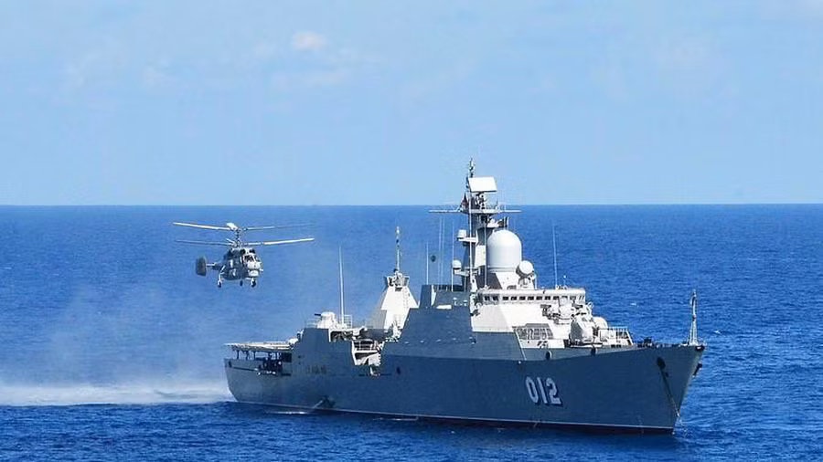 Ka-28 hiện được triển khai cùng các tàu hộ vệ Gepard 3.9 để tăng cường khả năng phát hiện tàu ngầm và cảnh báo sớm trên biển. Những tàu hộ vệ Gepard này, cũng đã được ta cải biên, để có thể phối hợp tốt với các loại trực thăng này.