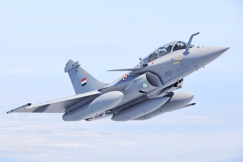 Và như bài viết trên Defense24 “tường thuật”: Phi công của Rafale đã tận dụng “cơ hội” này, bằng cách bật hệ thống phòng thủ SPECTRA để chế áp radar của đối phương. Và phi công Rafale đã có được kết quả mong muốn, mà không gặp “bất kỳ trở ngại nào”?