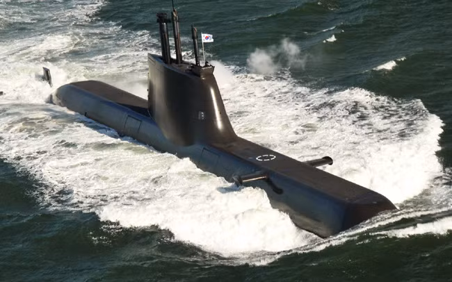 Tổng thống Moon Jae-in đã tuyên bố rõ ràng trong chiến dịch tranh cử tổng thống của mình vào năm 2017 rằng Hàn Quốc cần SSN trong thời đại này. Theo lời của tổng thống, phó cố vấn an ninh quốc gia Kim Hyun-jong nói với báo chí rằng các tàu ngầm tương lai của nước này sẽ chạy bằng năng lượng hạt nhân.