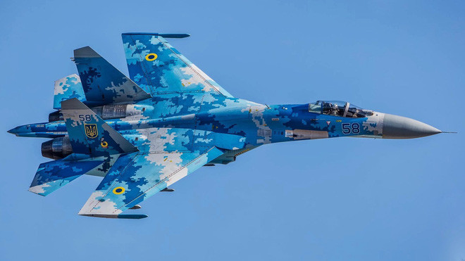 Su-35 là một tiêm kích thế hệ 4 ++ tiến tiến thuộc phiên bản của máy bay chiến đấu hạng nặng Su-27 Flanker từ thời Liên Xô và Trung Quốc cũng đã tự mình phát triển các phiên bản hiện đại dựa theo thiết kế của máy bay Su-27 Flanker trong nước, về nhiều mặt vượt trội hơn cả Su-35.
