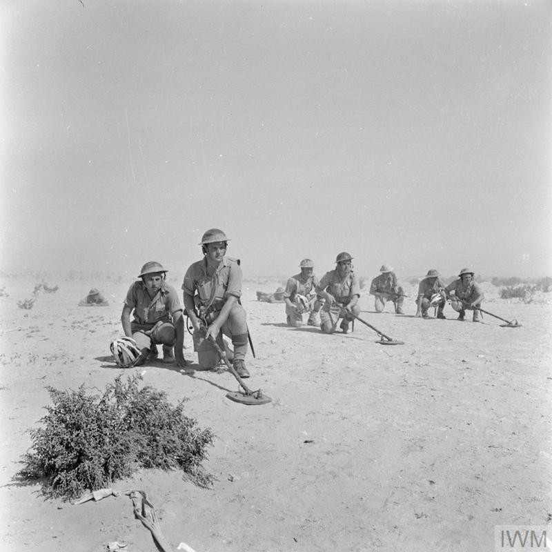 Chiến dịch Braganza được quân Đồng minh tổ chức nhằm chiếm khu vực Deir el Munassib nhưng bị đẩy lùi bởi lính nhảy dù Itaia. Chiến dịch Lightfoot được tướng Montgomery thực hiện với ý đồ cắt hai hành lang qua bãi mìn của Đức ở phía Bắc hàng phòng thủ của phe Phát xít.