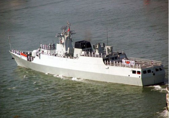 Về trang bị vũ khí, tàu có 1 hải pháo 76mm, 4 tên lửa hành trình chống hạm YJ-83, 1 bệ phóng tên lửa phòng không tầm ngắn HHQ-10 cùng với đó là 2x3 cụm ống phóng ngư lôi chống ngầm 324mm cho nhiệm vụ săn ngầm chuyên dụng.