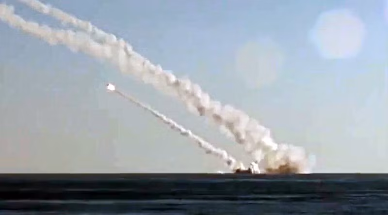 Suy nghĩ kỹ về loại kịch bản này, đây không chỉ là những khu vực dọc theo Biển Đen gặp rủi ro; vì các tàu chiến-tuần dương cỡ lớn loại này, sẽ được bố trí để di chuyển tầm xa, tới các địa điểm khá xa bờ biển của Nga. Liệu kiểu tấn công này, có thể gây ra rủi ro cho lãnh thổ Mỹ không? Điều đó là có thể.