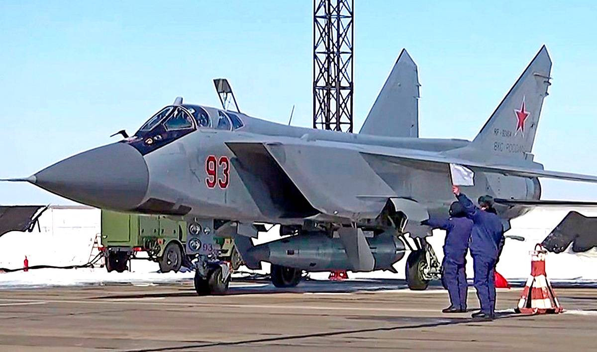 Hãng truyền thông nhà nước Nga RT cho biết, siêu chiến đấu cơ MiG-31K được triển khai sang chiến trường Syria, có thể những chiếc MiG-31 này, được trang bị tên lửa không đối không tầm siêu xa R-37 và tên lửa đạn đạo siêu thanh Kinzai Kh-47M2.