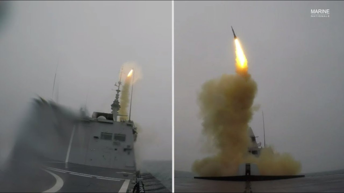 Tuy nhiên chiếc tàu khu trục Type 45 đầu tiên (chiếc Daring), đã thất bại trong một cuộc tập trận lớn, dẫn đến một vụ bê bối và sau đó là việc phải làm lại, khi mọi nỗ lực phóng tên lửa để chống tên lửa, đều kết thúc không thành công.