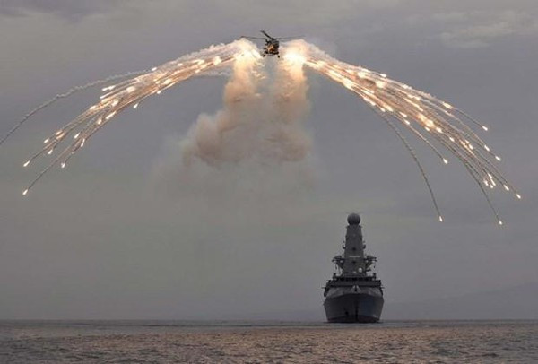 Trong khi đó, TASS thông báo việc tàu khu trục tên lửa dẫn đường USS Ross của Mỹ tiếp tục vào Biển Đen ngày 26/6, để tham gia cuộc tập trận quân sự đa quốc gia Sea Breeze 2021. Dự kiến sử dụng 32 tàu và 40 máy bay. Và câu hỏi, liệu toàn bộ những chiếc tàu này, có vượt qua được lộ trình lần trước của Defender hay không, vẫn là câu hỏi để ngỏ. Nguồn ảnh: Pinterest.