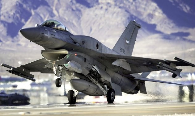 Số F-16 Block 15 của Pakistan được nâng cấp lên chuẩn Block 20 bao gồm nâng cấp máy tính, điện tử hàng không, tác chiến điện tử (EW) và tích hợp hệ thống radar AN/APG-68V9, để có thể sử dụng được tên lửa phóng ngoài tầm nhìn AIM-120 AMRAAM và hỗ trợ hệ thống ngắm bắn tên lửa tầm ngắn, bằng màn hình trên mũ bay (JHMCS).