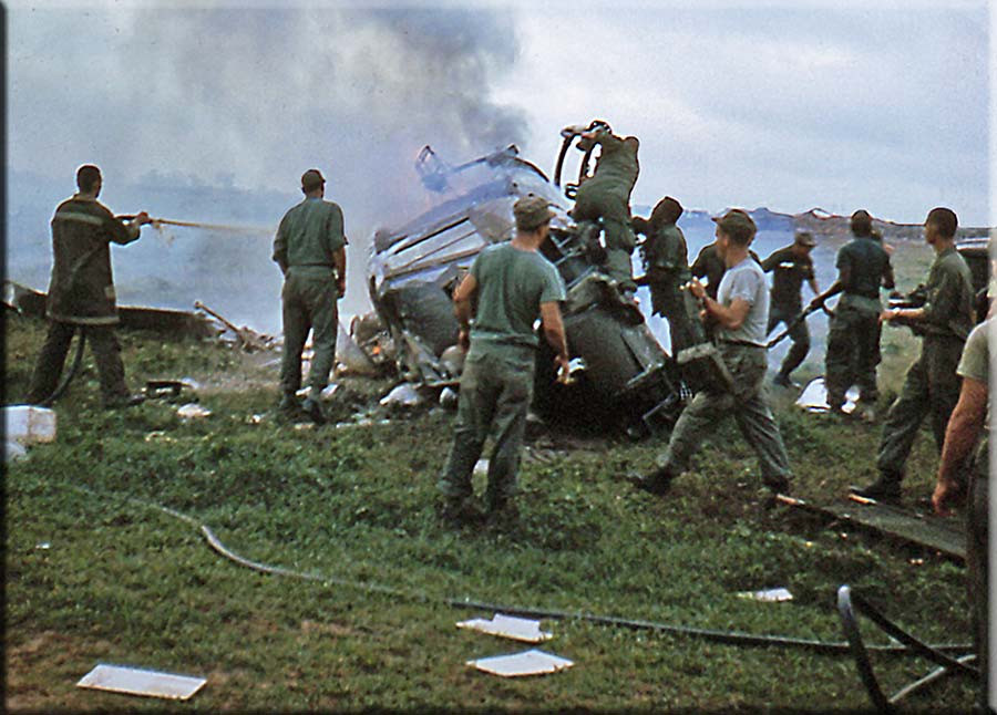 Trong thời gian tham chiến ở Việt Nam có tới 18 viên tướng Mỹ đã bỏ mạng, trong đó 11 vị tử trận khi ngồi trực thăng UH-1; trong đó 7 người chết khi ngồi trực thăng, còn lại 5 người chết khi đang trực tiếp cầm cần lái bay UH-1. Nguồn ảnh: TheArchive.