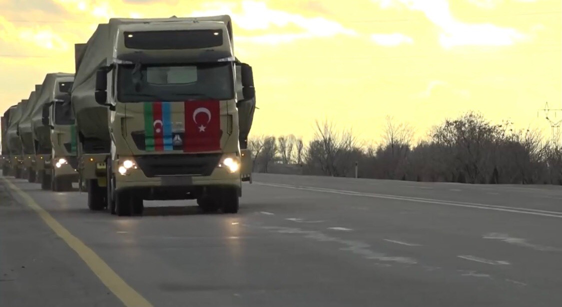 Đúng vậy, Azerbaijan vừa qua đã có chiến thắng cực kỳ vang dội trước đối thủ Armenia với việc chiếm lại được phần lớn lãnh thổ vùng Nargono - Karabakh, tiêu diệt hàng ngàn lính Armenia và hàng trăm xe tăng thiết giáp đối phương, buộc kẻ thù phải ngồi vào bàn đàm phán.