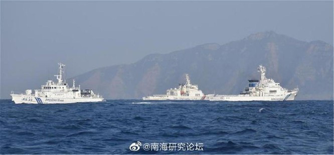 Các tàu tuần tra của lực lượng an ninh trên biển Nhật Bản đã cảnh cáo các tàu Trung Quốc “không được tiếp cận lãnh hải”. Nguồn tin từ Bộ Ngoại giao Nhật Bản cho biết, họ đã nghiêm khắc phản kháng tới chính phủ Trung Quốc, yêu cầu tàu cảnh sát biển nhanh chóng rời đi.