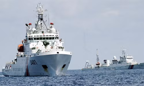 Ngày 16/2, tàu 6303 và 1305 của Trung Quốc đã đi vào lãnh hải, cách đảo Xích Vĩ Dữ (Nhật Bản gọi là Taisho Jima) khoảng 22 km về phía đông nam, tiếp cận một tàu đánh cá Nhật Bản đang hoạt động. Phía Nhật Bản cho biết, hành động trên cũng xảy ra vào ngày 15/2 với một tàu đánh cá và một tàu Cảnh sát biển Nhật Bản.