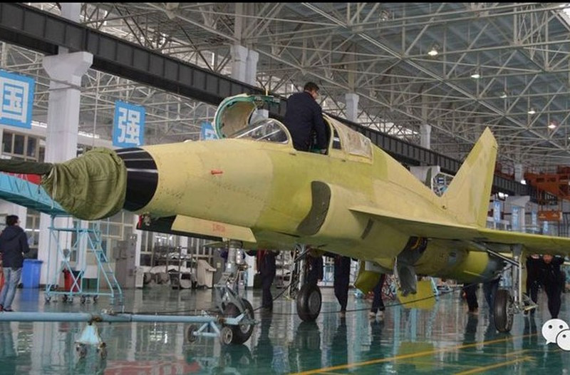 Một nỗ lực khác là đưa vào sử dụng các máy bay huấn luyện mới, chẳng hạn như J-9 và JL-10, giúp phi công chuẩn bị tốt hơn cho các máy bay chiến đấu J-10, J-16 và J-20 mới nhất.