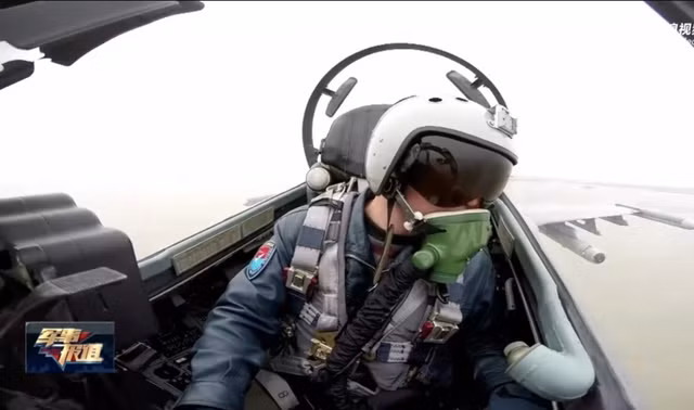 Các chuyến bay huấn luyện không còn diễn ra theo chủ trương lấy “an toàn làm trọng”. Bây giờ các ứng viên phi công bắt đầu thường xuyên trải qua sự căng thẳng cao hơn trong các chuyến bay huấn luyện. Các giáo viên hướng dẫn bay chỉ can thiệp vào các chuyến bay của học viên khi thực sự cần thiết.