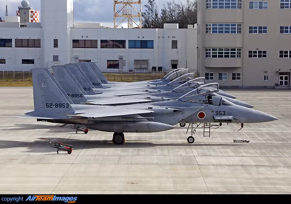 Hậu quả là 200 chiếc F-15 của Nhật Bản và những phi đội trang bị loại máy bay hạng nặng này bị ảnh hưởng nặng nề nhất. Thậm chí, thời gian phục vụ của phi đội F-15J của Nhật Bản hiện nay, gần như do Trung Quốc quyết định.