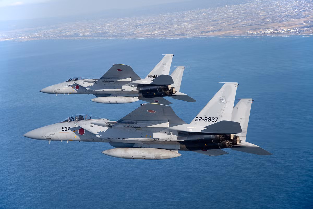 Lực lượng Phòng vệ Trên không Nhật Bản là một trong những lực lượng không quân có tỷ lệ xuất kích cao nhất trên thế giới. Số lượng máy bay chiến đấu của Nhật Bản bị Trung Quốc đánh chặn, đạt mức cao nhất là 851 lượt vào năm 2016.