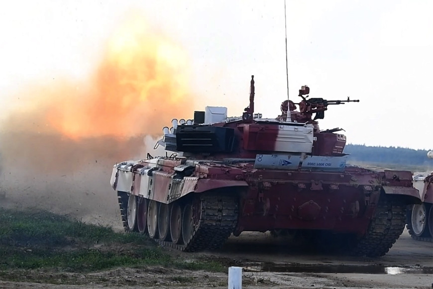 Đội tuyển "Xe tăng hành tiến" của Việt Nam năm nay được chủ nhà Nga cho mượn xe T-72B3 phiên bản 2011, vẫn dùng động cơ V84 có công suất 840 mã lực; trong khi đó chủ nhà Nga sử dụng phiên bản T-72B4 phiên bản 2016 có cải tiến dành cho Army Games, như chắn bùn có lỗ thoát nước.