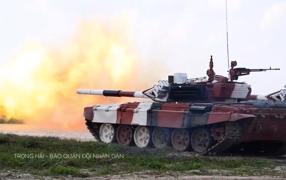 Do bốc thăm màu đỏ nên bia mục tiêu của đội trong thi đấu cũng màu đỏ. Điều này thuận lợi cho đội tuyển của chúng ta, bởi pháo thủ dễ quan sát mục tiêu hơn trong thao tác ngắm bắn.