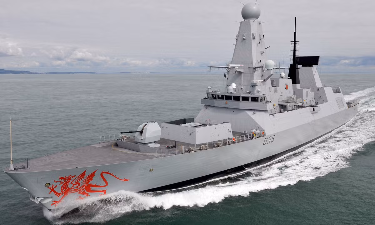 Lấy tàu khu trục duy nhất của Anh là Type 45 làm minh chứng, Type 45 chỉ trang bị 48 giếng phóng tên lửa thẳng đứng; trong khi hầu hết các tàu chiến Nhật Bản, có thể trang bị 96 giếng phóng. Như vậy, xét về góc độ kỹ thuật, tàu chiến Nhật sẽ có lợi thế hỏa lực, gấp đôi so với tàu Anh. 